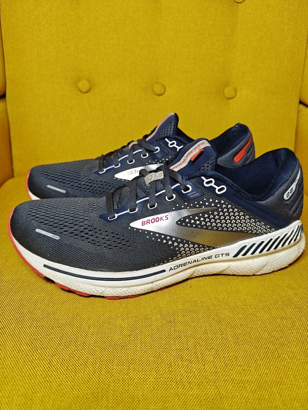 Brooks Adrenaline GTS 22 Men's Sneakers Gray Navy Silver Sneaker Running Shoe 10